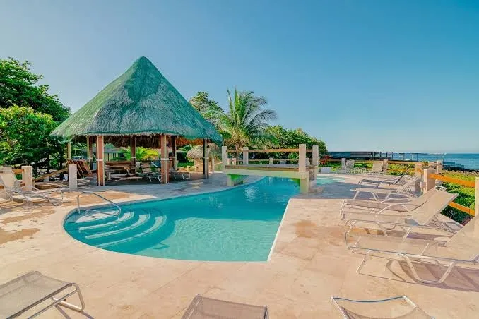 Seagrape, Roatan exterior view