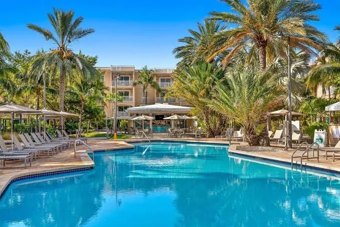 Signature King at Beachside Resort, Florida Keys exterior view