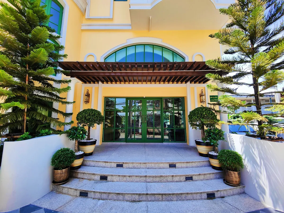 Siri Grand Bangkok Hotel, Bangkok exterior view