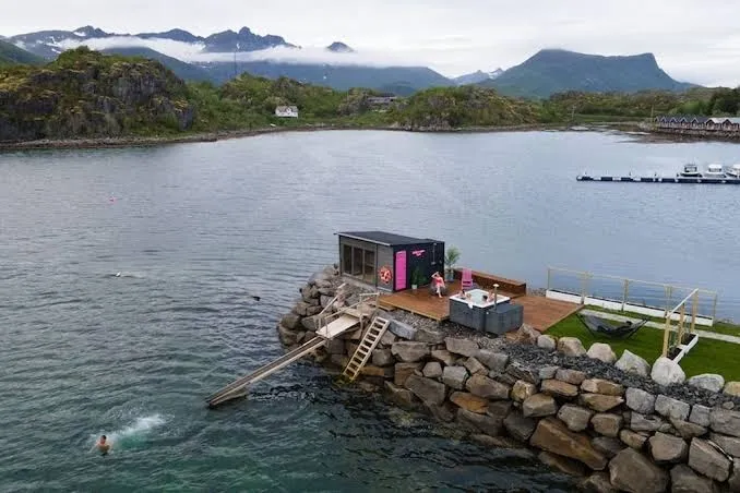 Skårungen - Waterfront Cabin, Lofoten exterior view