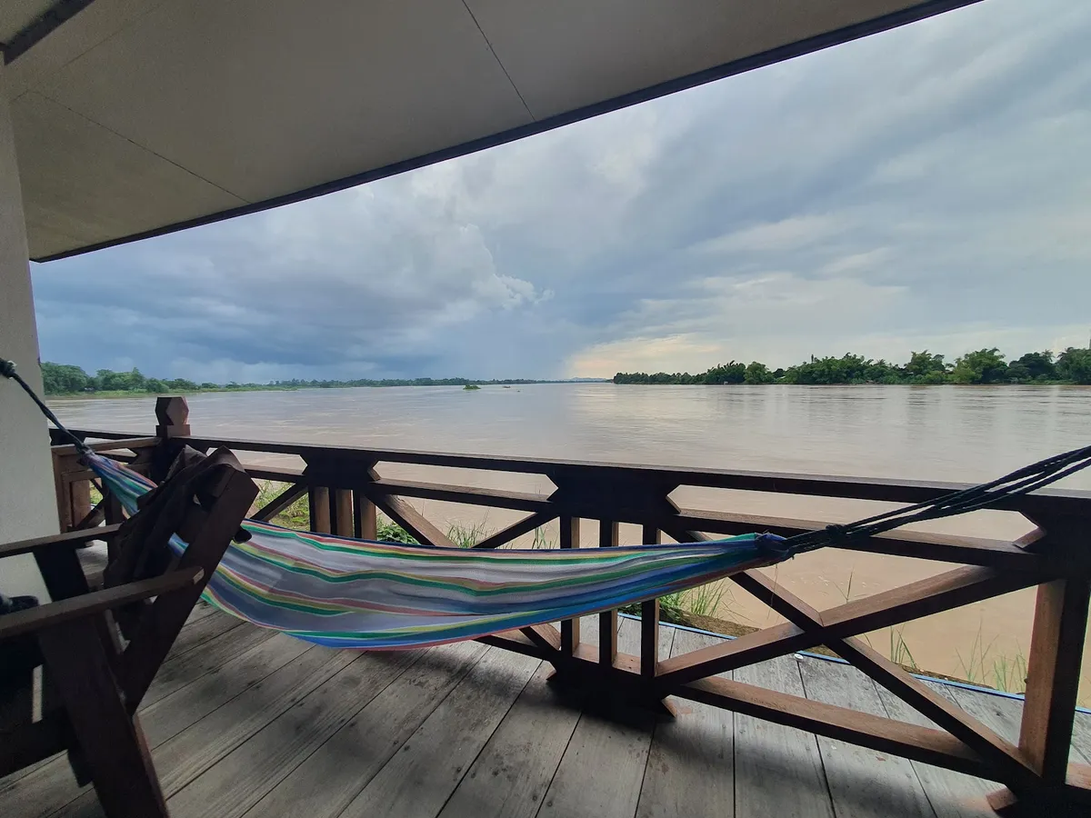 Souksan Sunset Guesthouse and The Xisland Riverview Studio., 4000 Islands exterior view