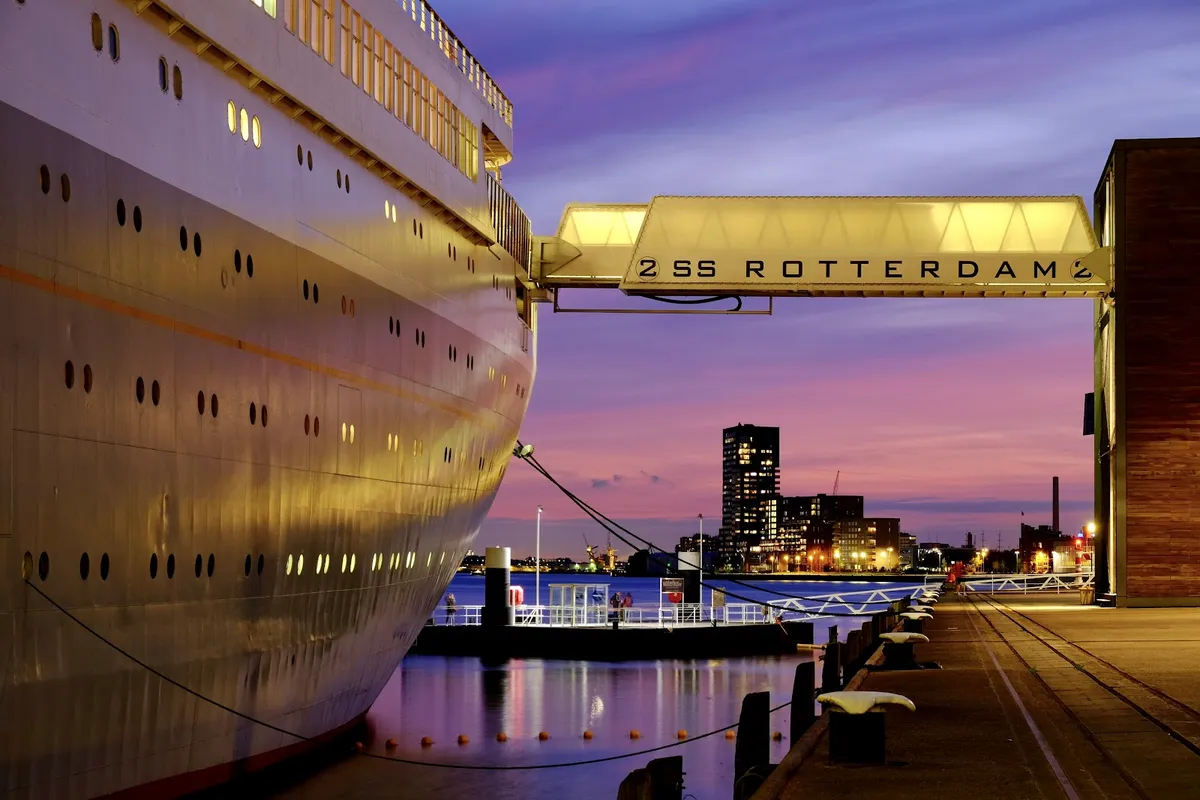 SS Rotterdam, Rotterdam exterior view