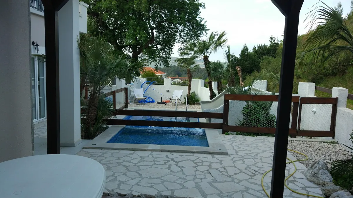 Tamara, Tivat exterior view