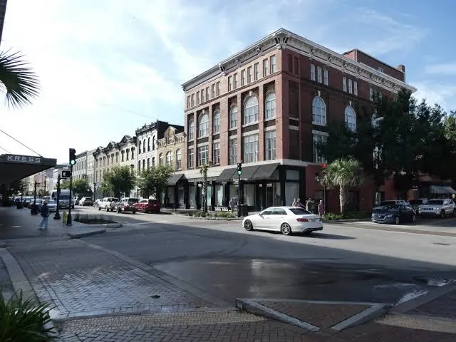 Telfair Place - Spacious 2 Bedroom/2Bath Loft Overlooking Broughton Street in Historic Savannah, Savannah exterior view