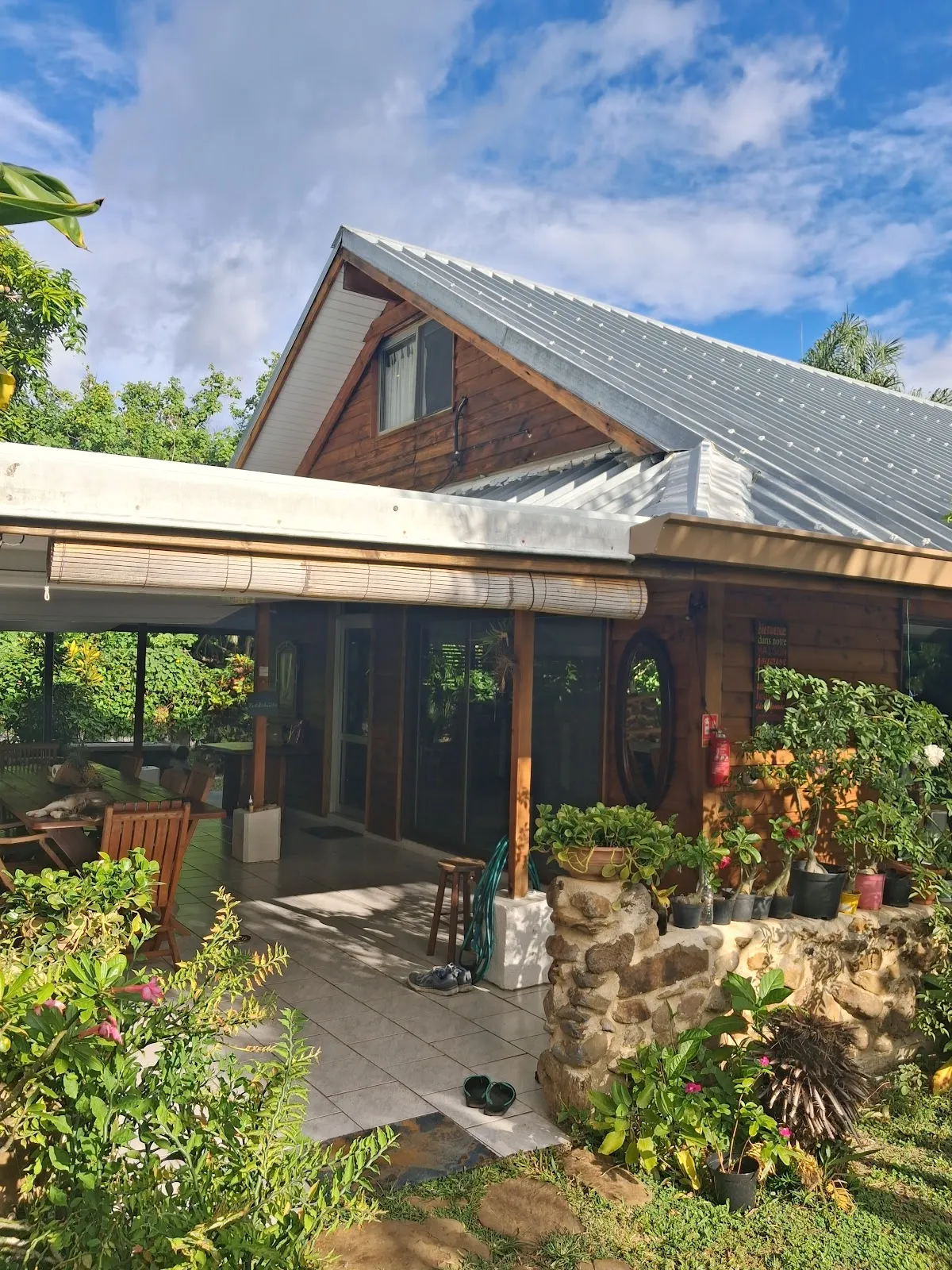 Tema'e Beach House, Moorea exterior view