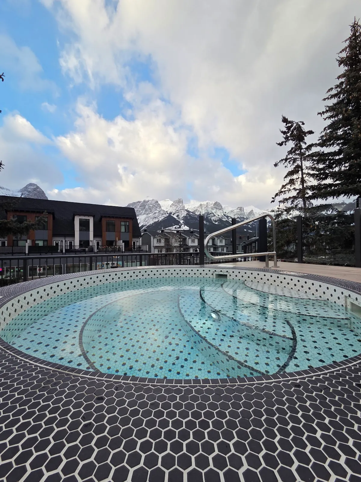 The Lady Macdonald Country Inn, Canadian Rockies exterior view