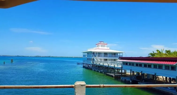 The Lighthouse Hotel, Utila exterior view