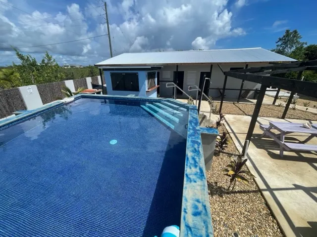 The Royal Rat Hostel, Placencia exterior view