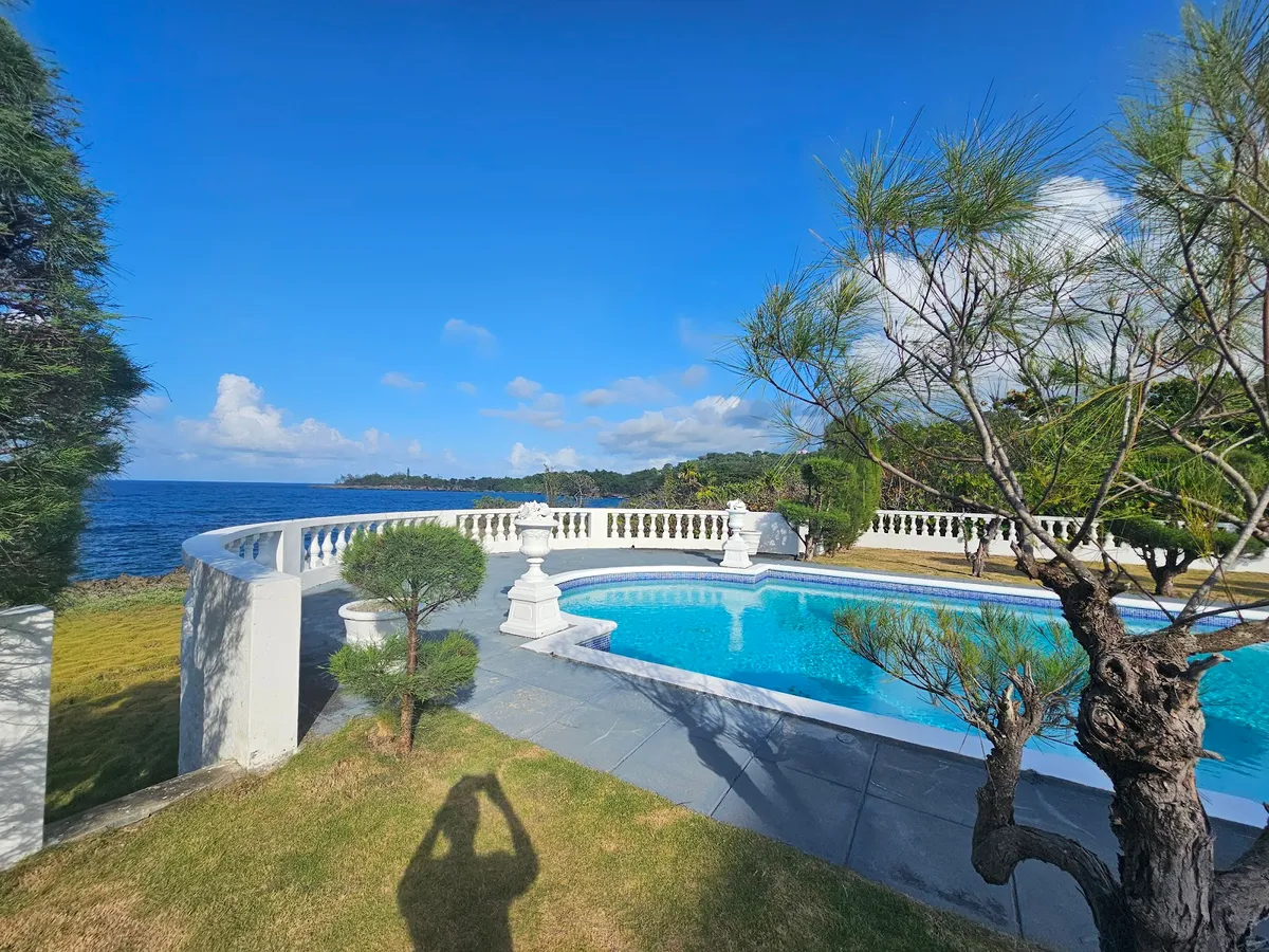 The Trident Castle, Port Antonio exterior view