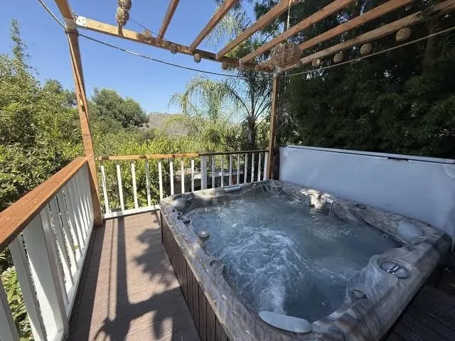 The Zen Den: Garden Patio, Hot Tub, Canopy Bed, Los Angeles exterior view