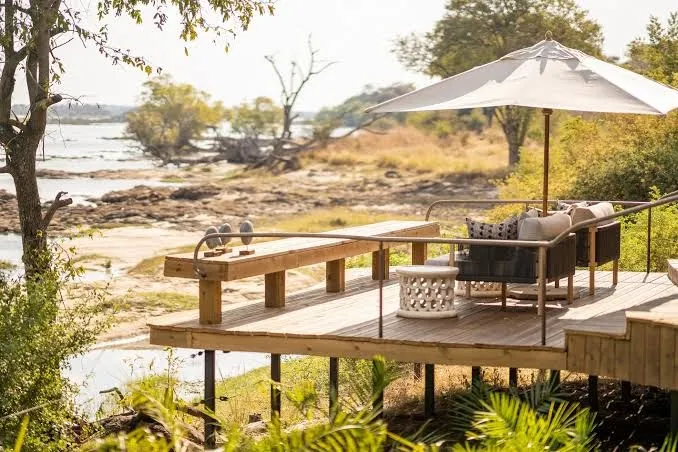 Toka Leya, Livingstone exterior view