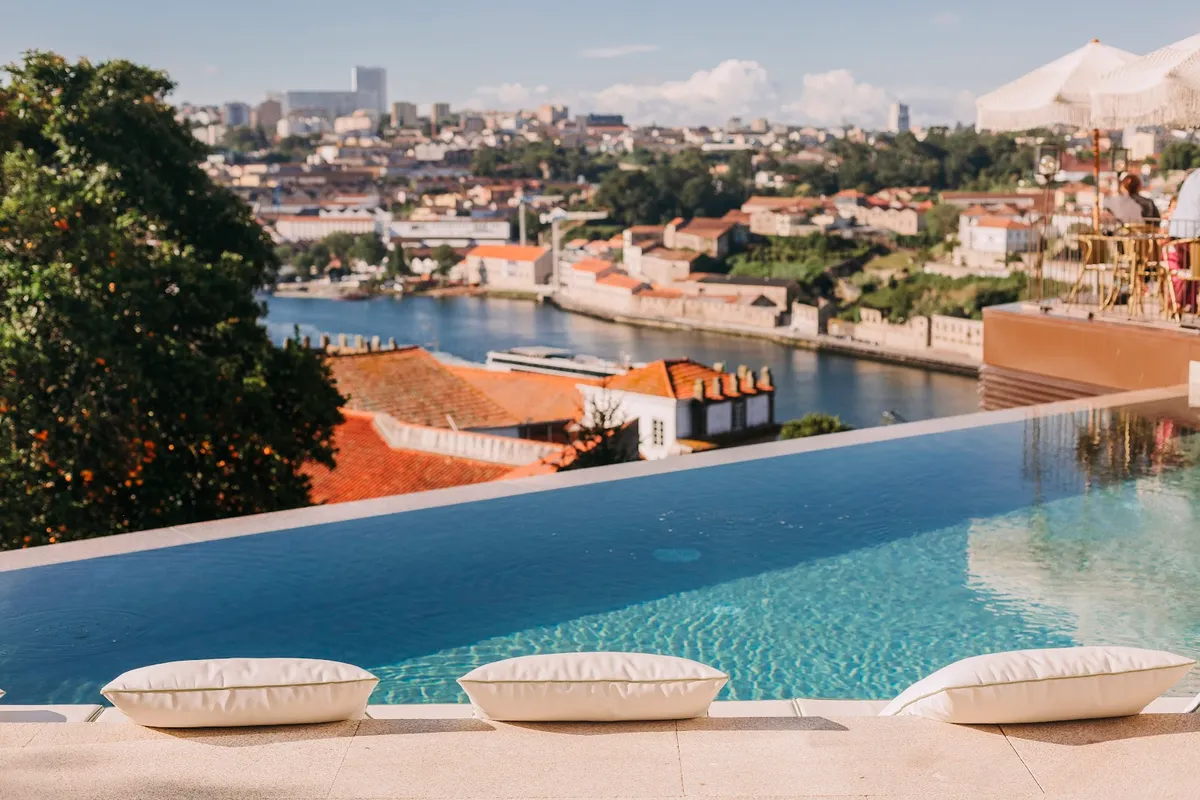 Torel Avantgarde, Porto exterior view