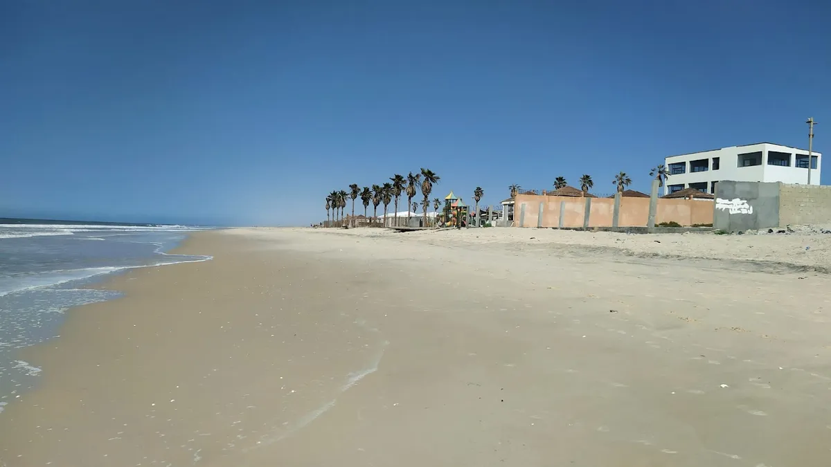 Transit Guest House & Hostel / Maison d'hôtes Transit, Nouakchott exterior view