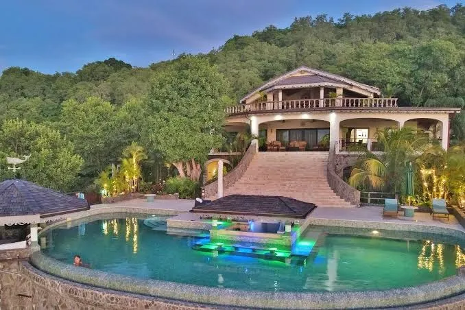 Tropical Hideaway 5-Star Boutique Style Accommodation, Kingstown exterior view