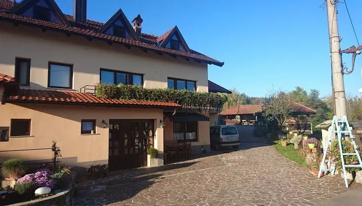 Turisticna kmetija Pri Malnarjevih, Postojna exterior view