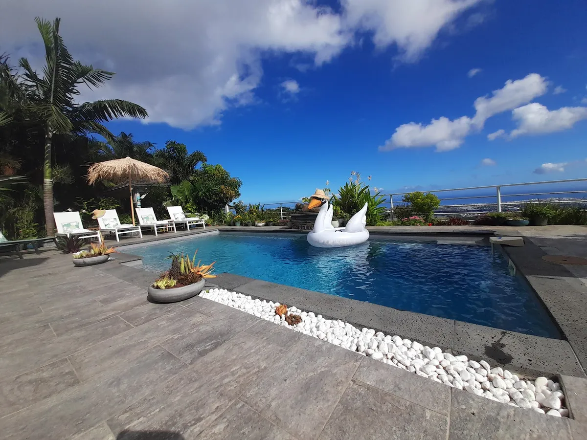 VILLA GARRIGA: Chambres d'hôtes avec piscine, spa et table d'hôtes, confort, proche plages à Saint Paul, Ouest de La Réunion,