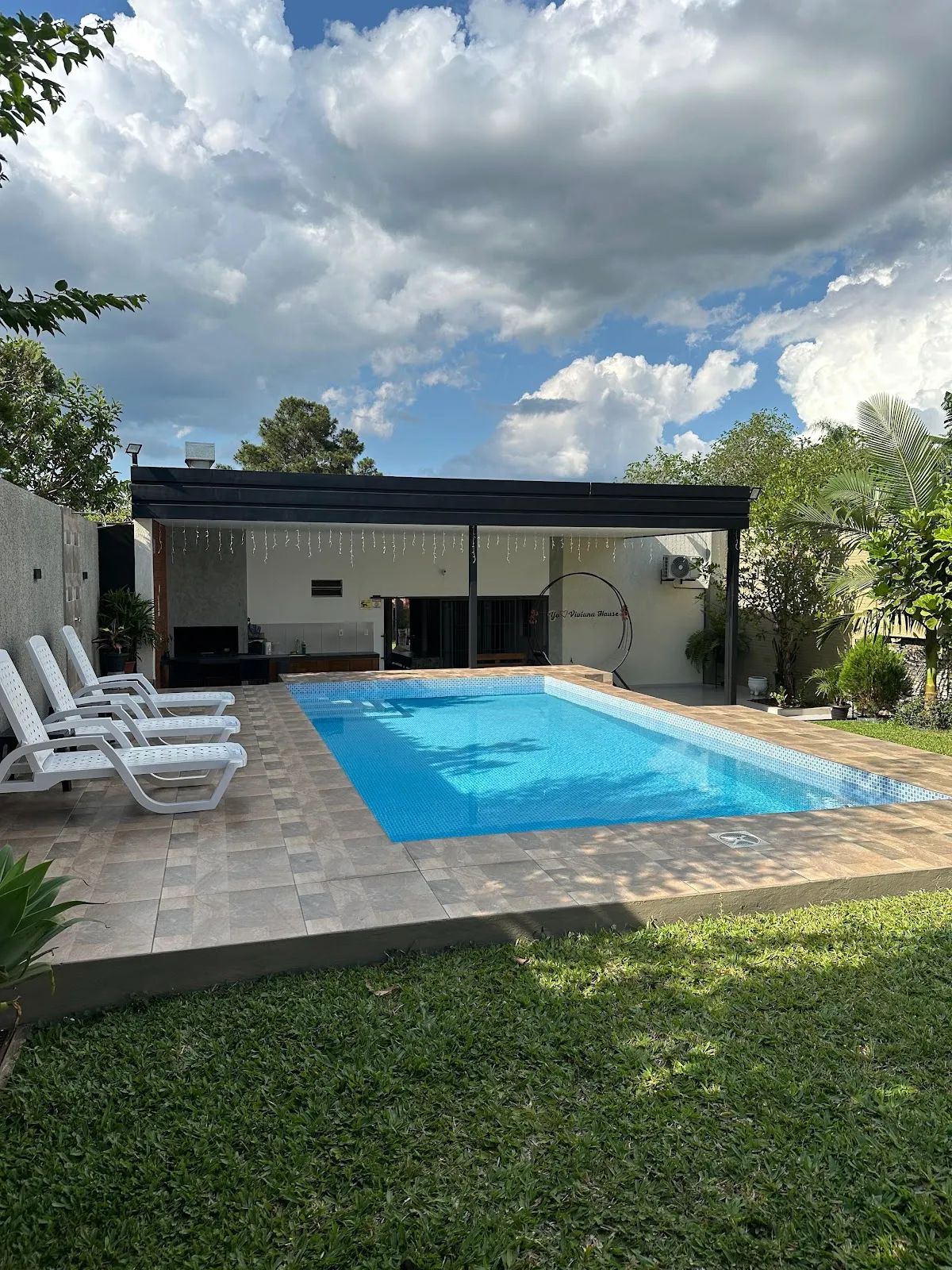 Vivíana Hause Hospedaje, Encarnacion exterior view