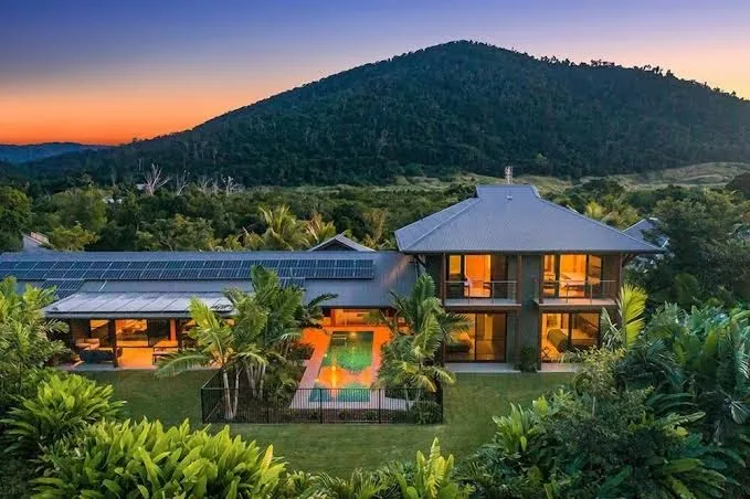 Yangaro, Whitsundays exterior view