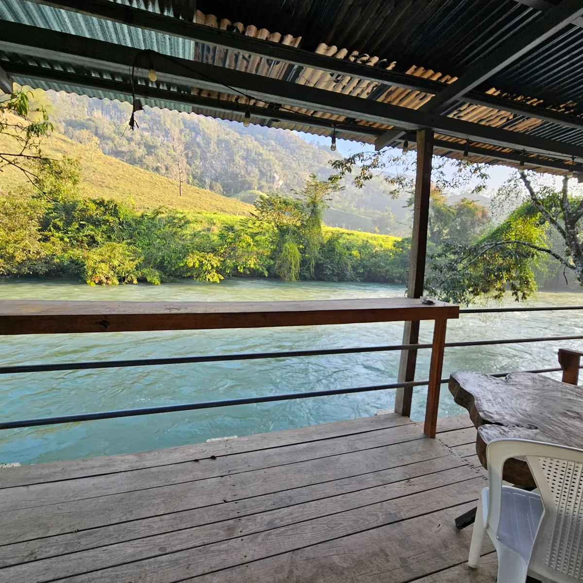 Yaxlik River Lodge, Semuc Champey exterior view