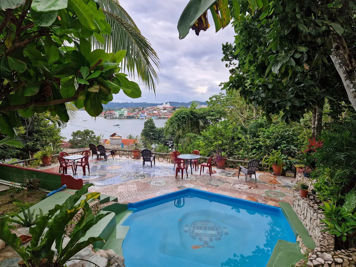 Zapote Tree Inn & Iwana Tours, Flores exterior view