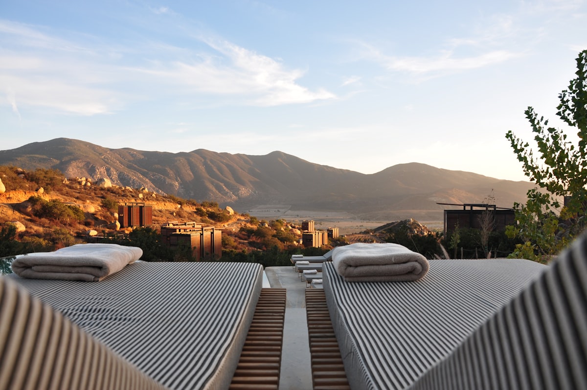 Sunrise Oasis واحة الشروق للضيافة - Three-Bedroom Chalet, Sur exterior view