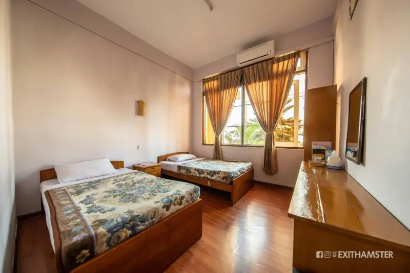 Gypsy Inn hotel interior