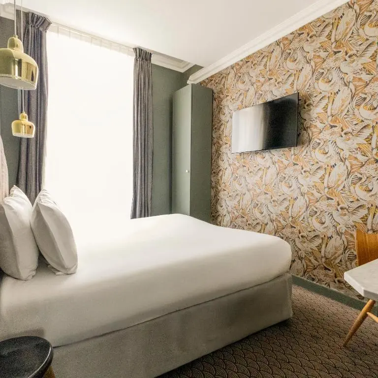Hôtel Paradis hotel interior