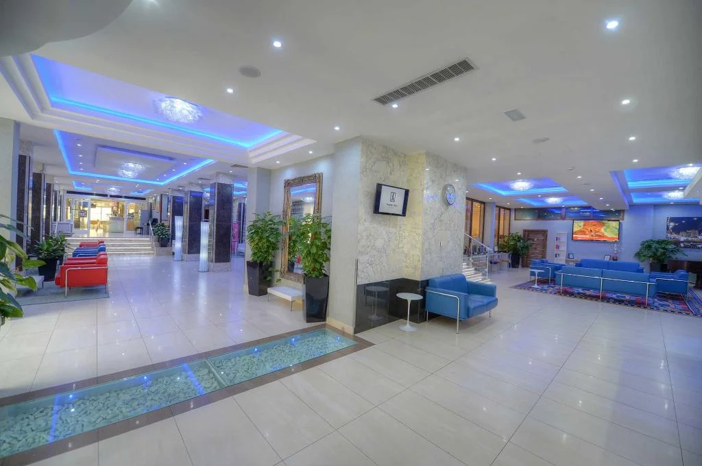 Alexandra Resort hotel interior
