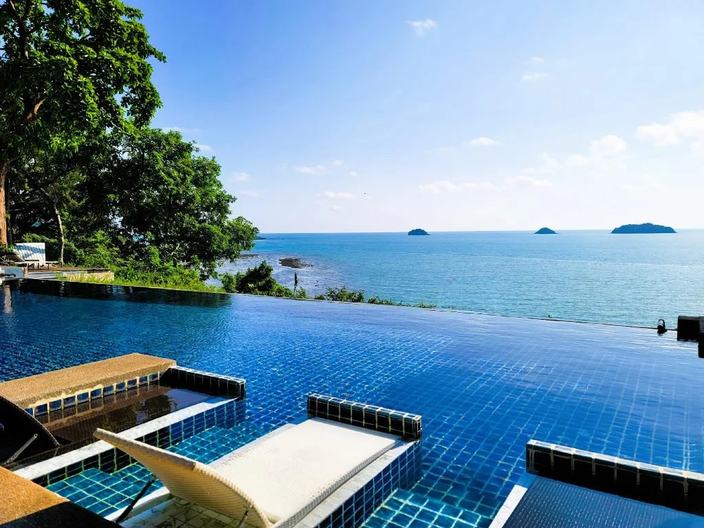 Ao Nang Cliff Beach Resort hotel interior