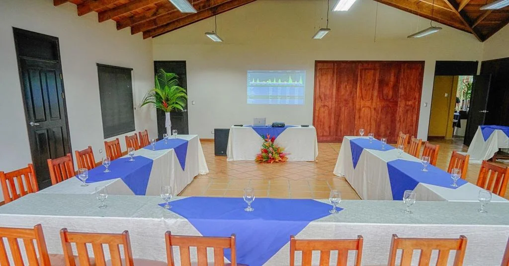 Arenal Manoa Hotel hotel interior