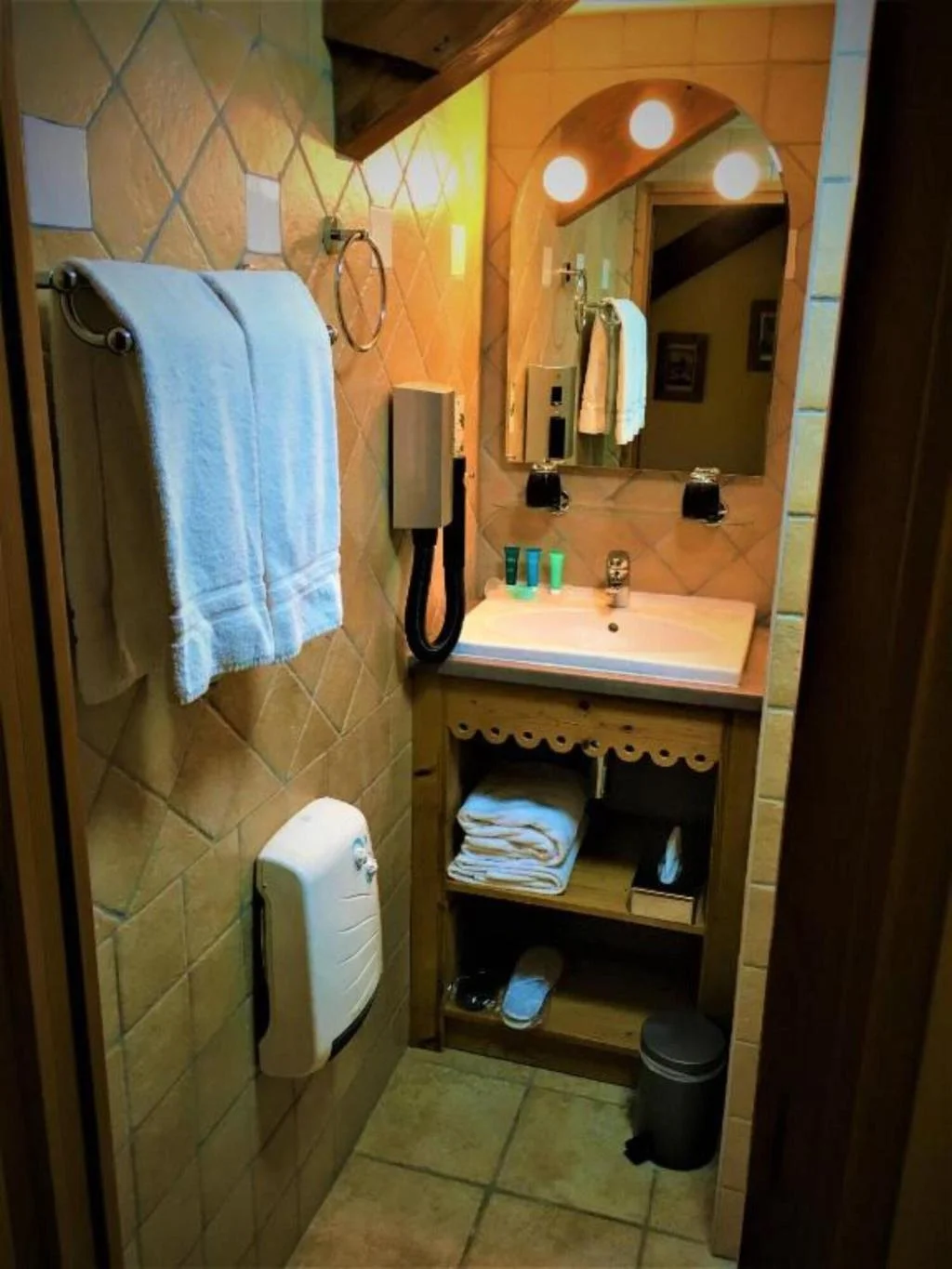 Auberge du Manoir hotel interior