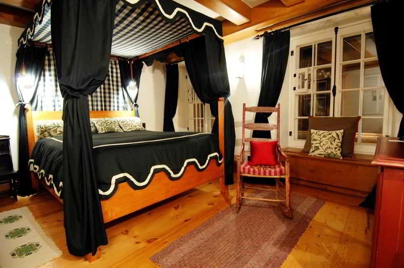 Auberge Saint-Antoine hotel interior