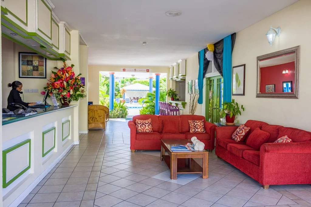 Bay Gardens Inn hotel interior