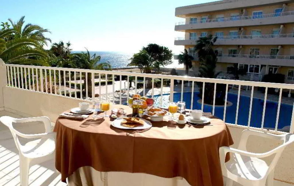 Calheta Beach Hotel hotel interior