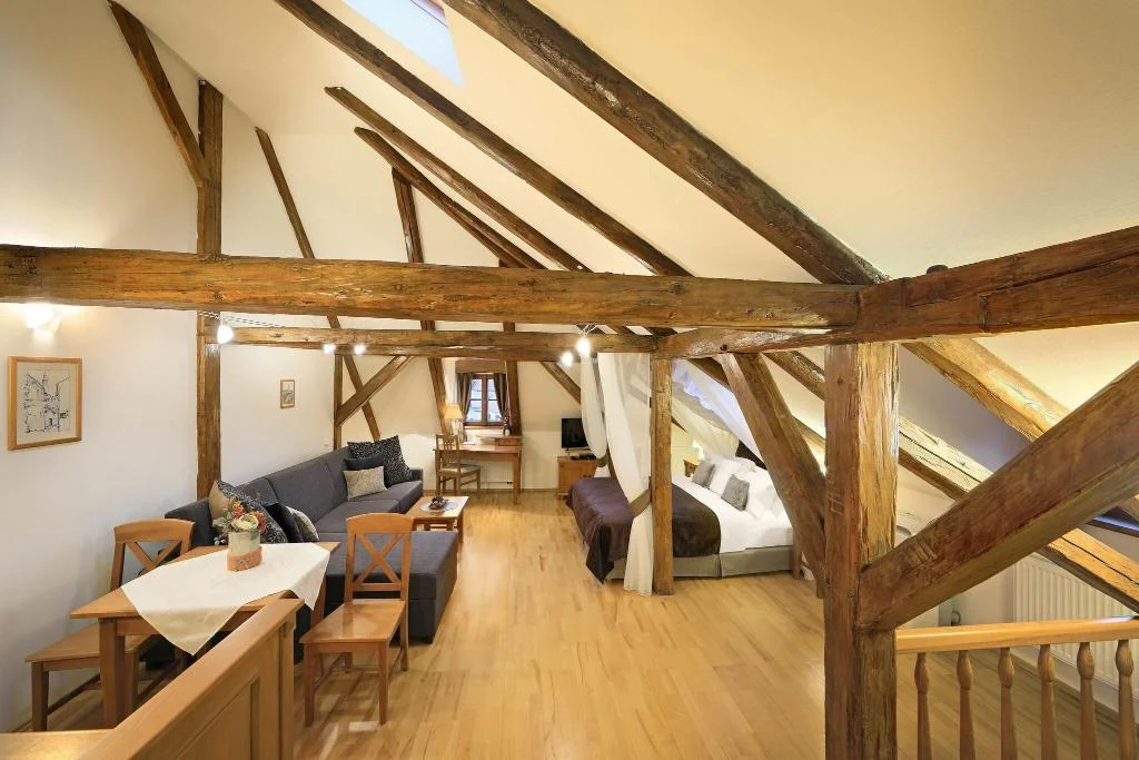 Castle View Apartments and Hotel hotel interior
