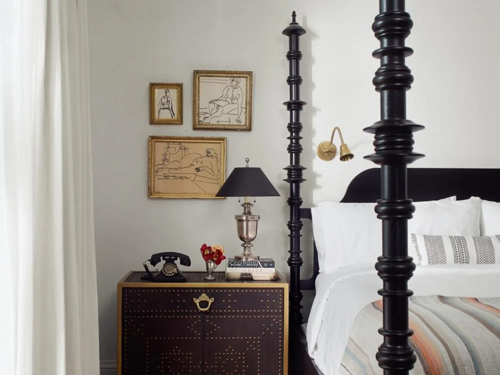Commodore Perry Estate hotel interior