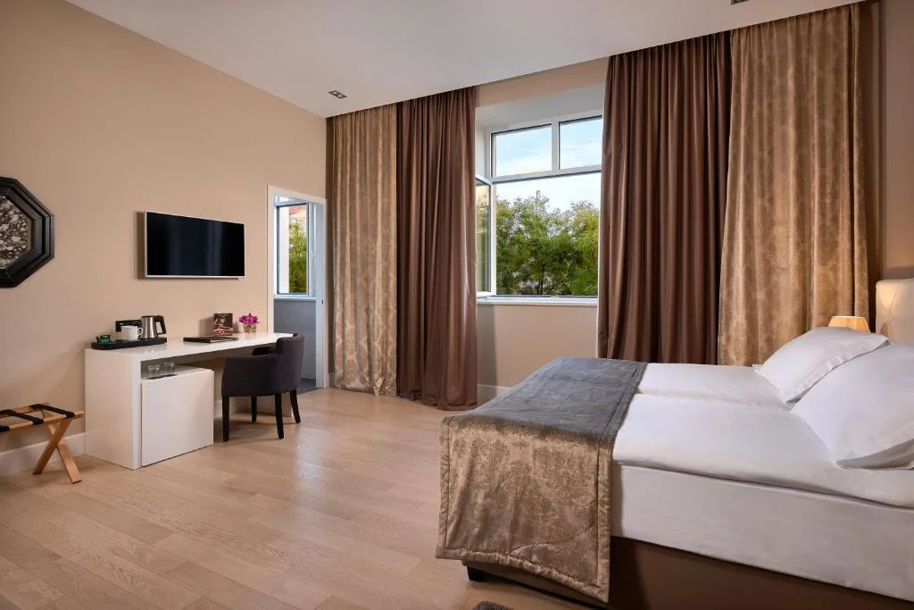 Cornaro Hotel hotel interior