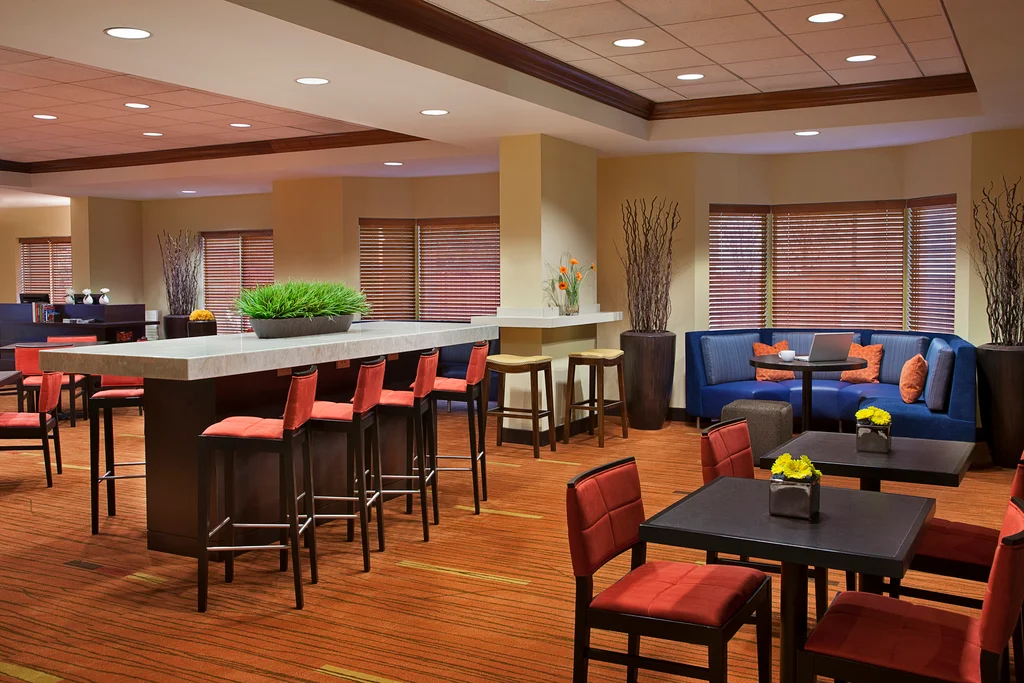 Courtyard by Marriott Toronto Mississauga hotel interior