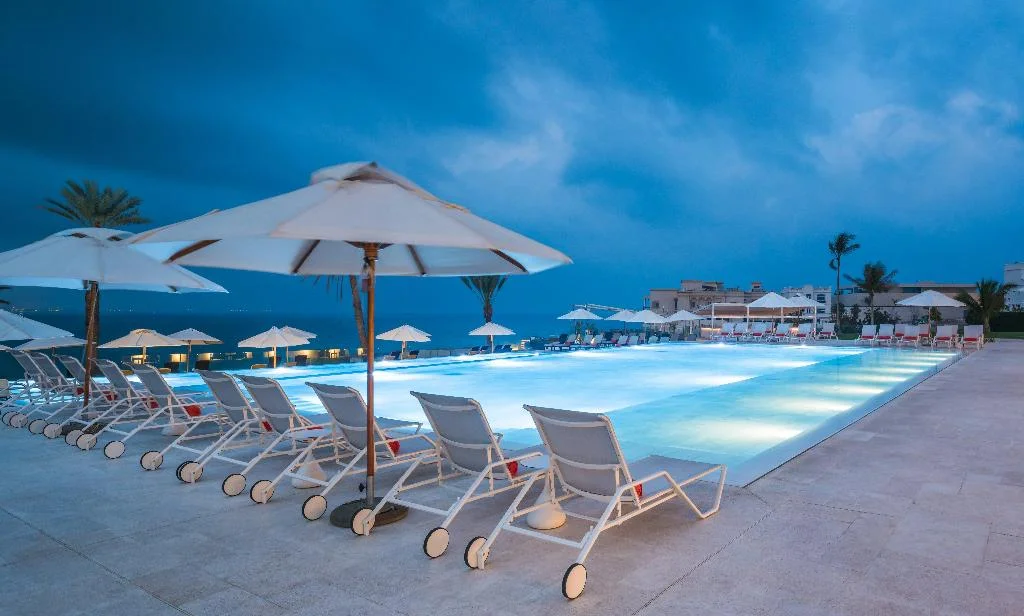 Crowne Plaza Muscat OCEC hotel interior