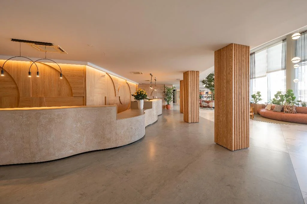 DoubleTree by Hilton Agra hotel interior