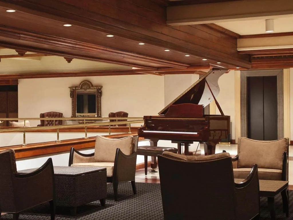 Earl's Regency Hotel hotel interior