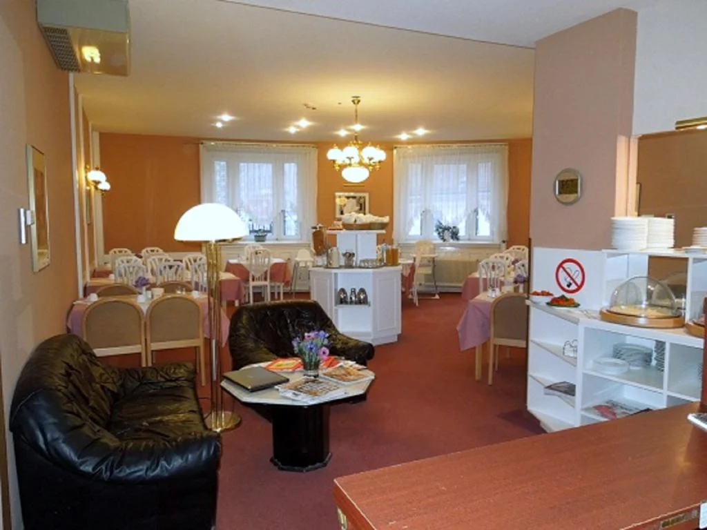 Envoy Continental Hotel hotel interior