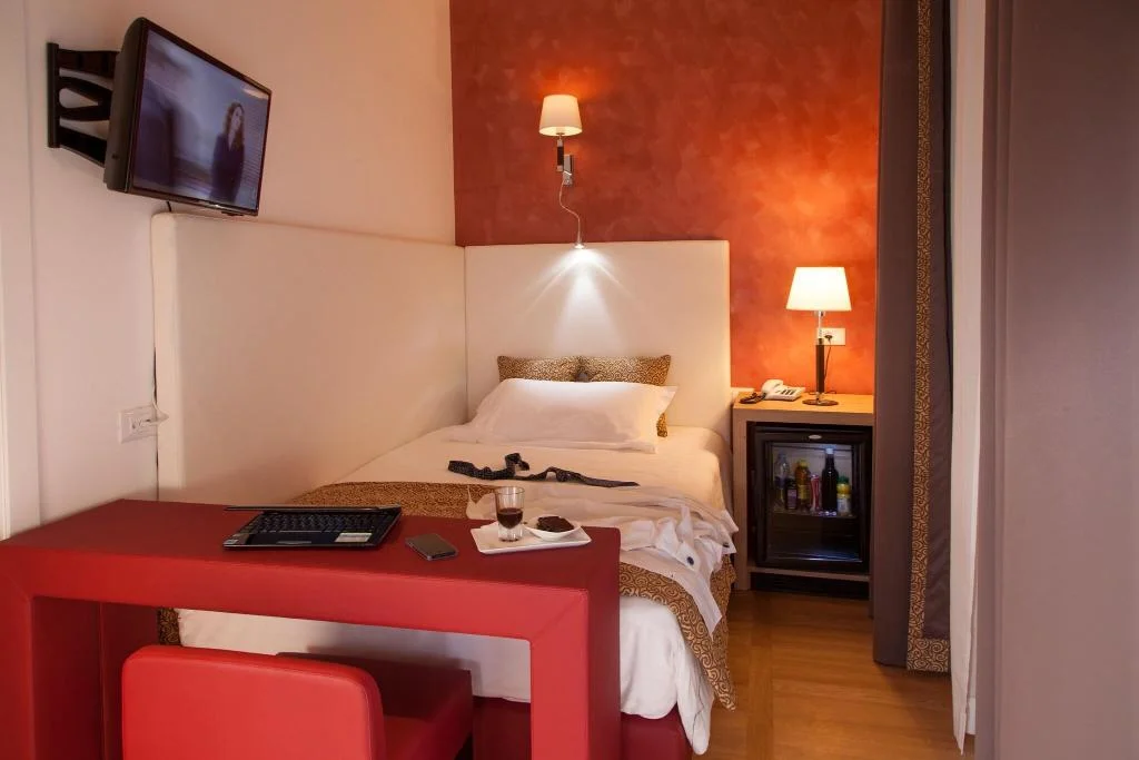Floris Suite Hotel hotel interior