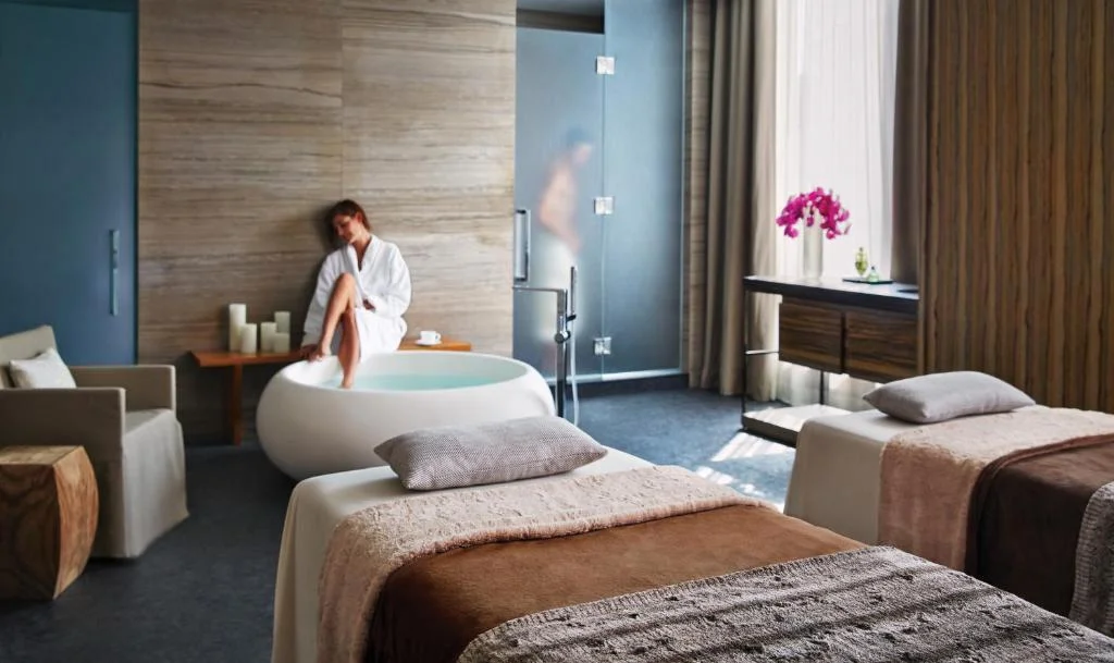 Four Seasons Hotel Toronto hotel interior