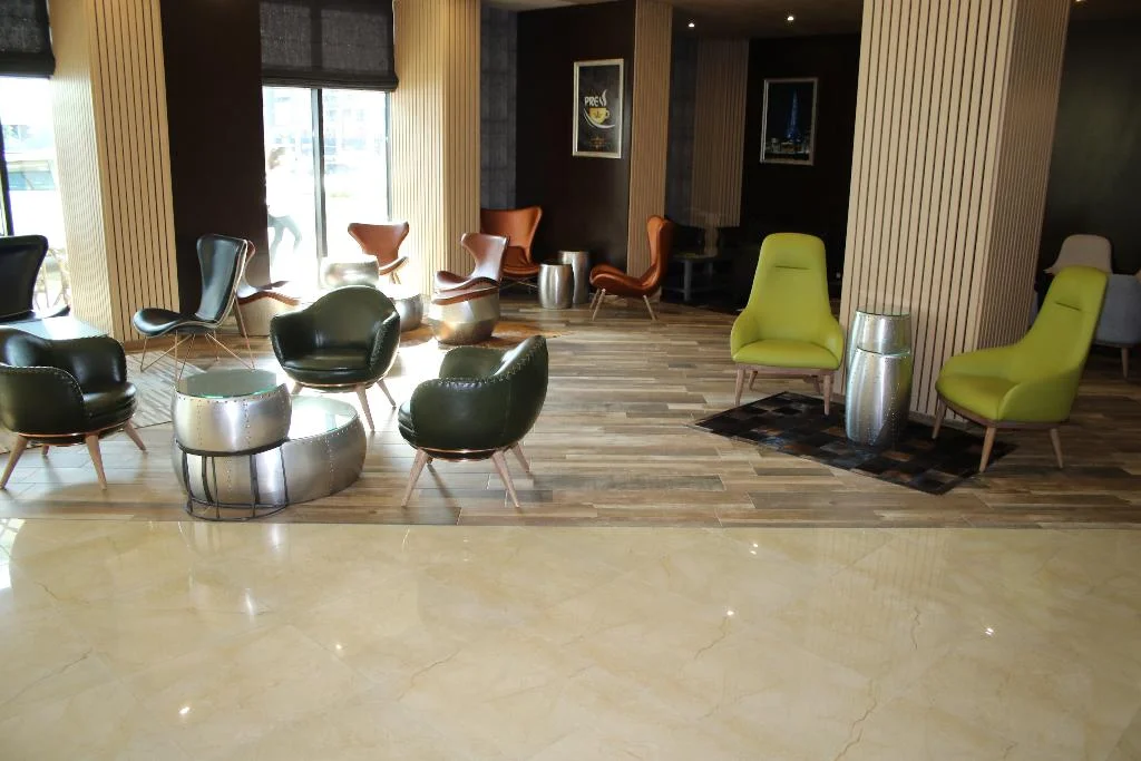 Golden Tulip Moroni hotel interior