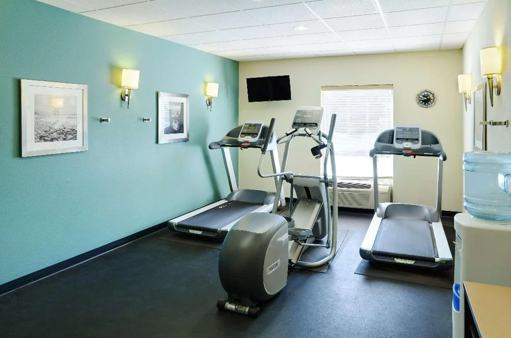 Hampton Inn and Suites by Hilton Grand Cayman hotel interior