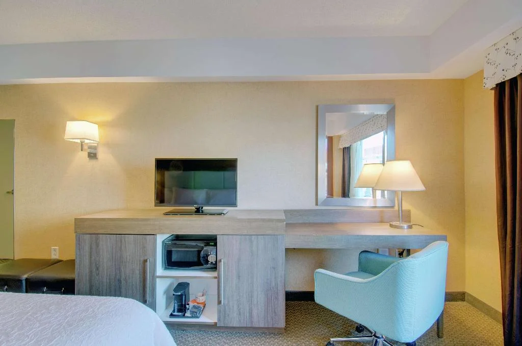 Hampton Inn & Suites Boston Crosstown Center hotel interior