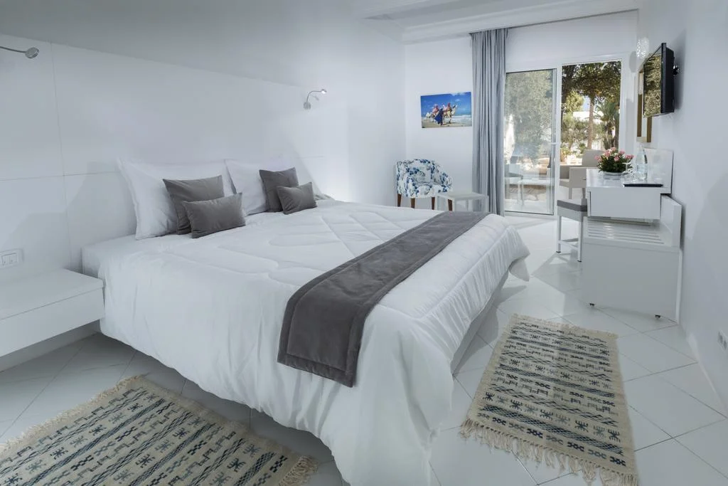 Hari Club Beach Resort hotel interior