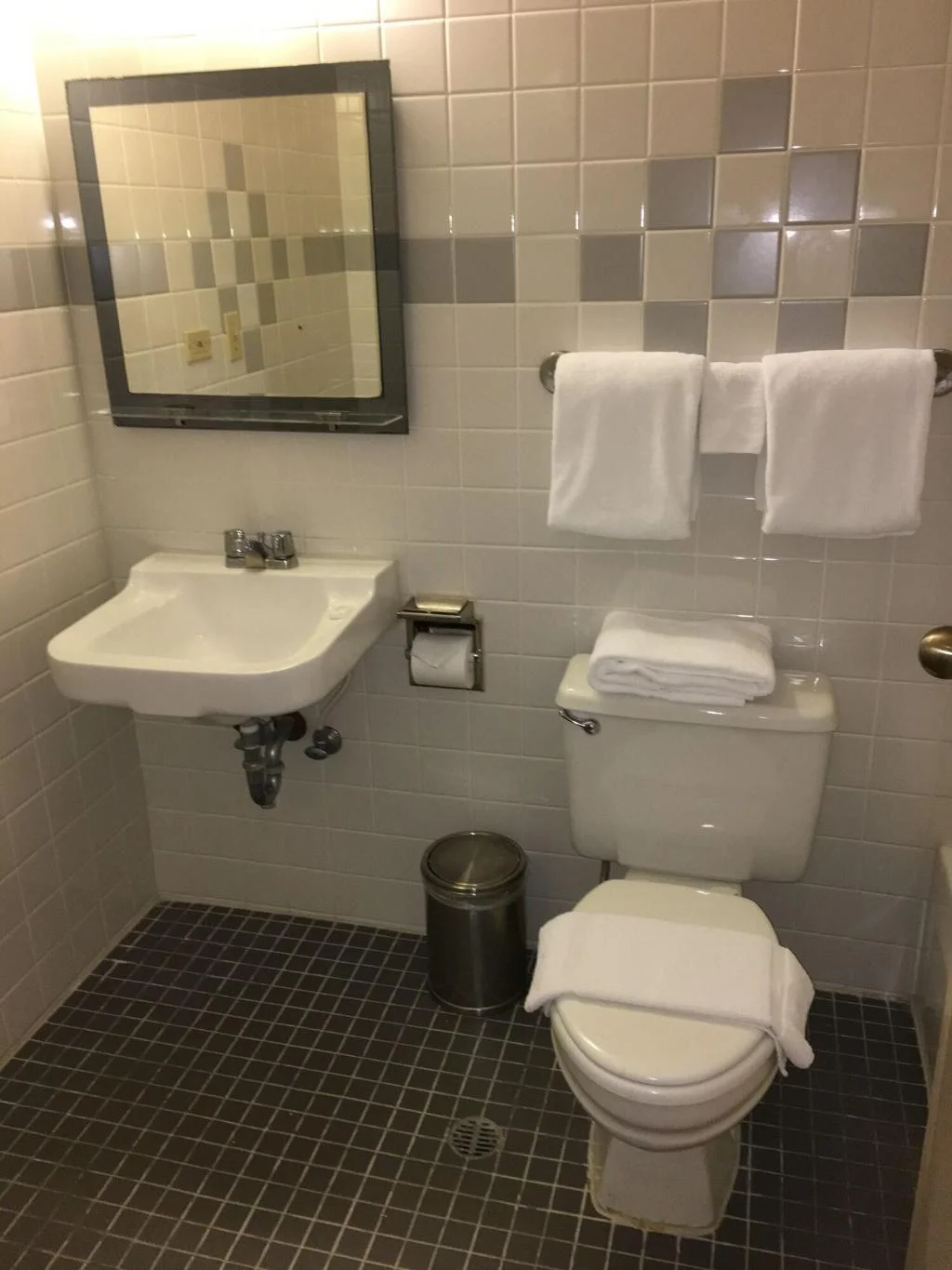 Harmon Loop Hotel hotel interior
