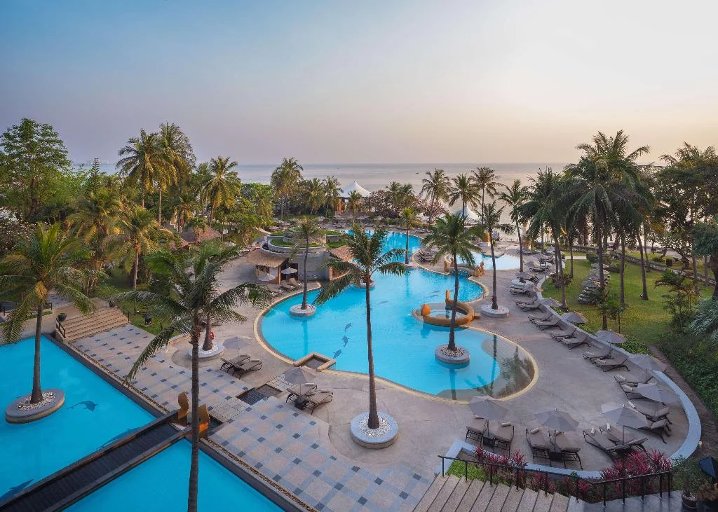 Hilton Guam Resort and Spa hotel interior